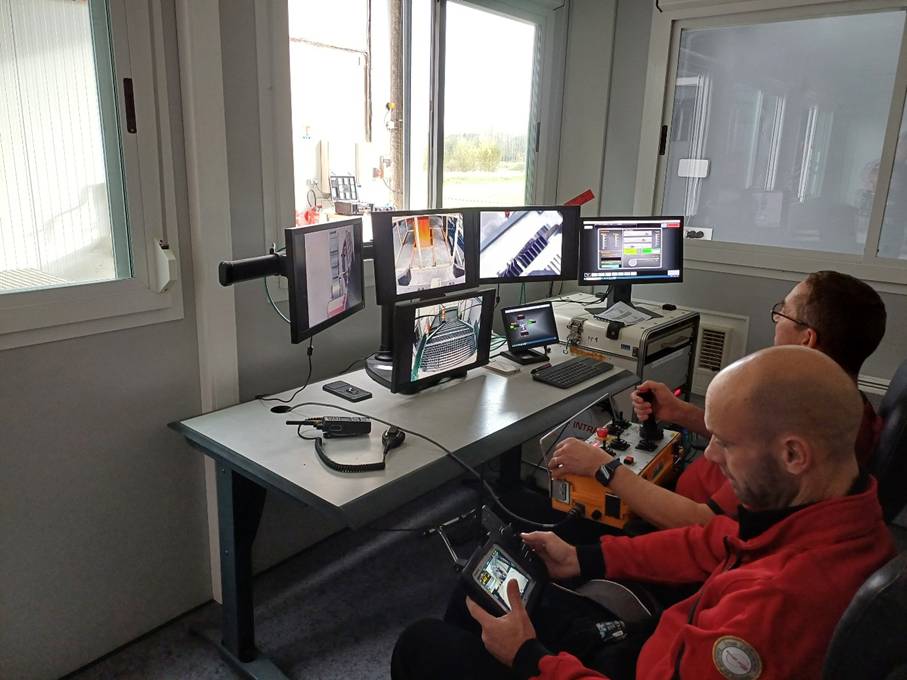 Une image contenant intérieur, texte, personne, ordinateur

Le contenu généré par l’IA peut être incorrect.